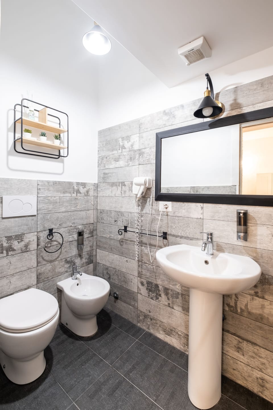 Comfort Quadruple Room | Bathroom | Shower, rainfall showerhead, hair dryer, bidet