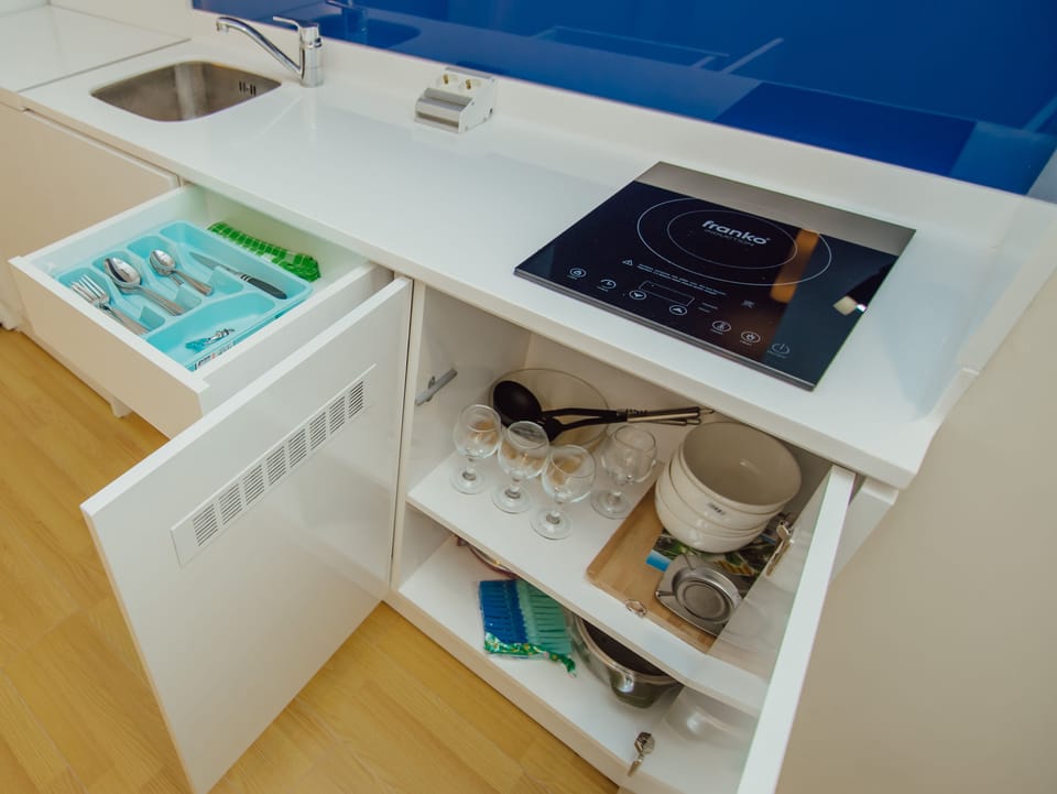Panoramic Suite with 2 Bedrooms | Private kitchenette | Fridge, microwave, stovetop, electric kettle