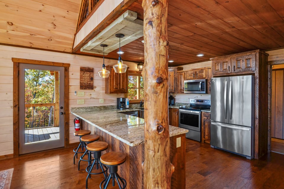 Full Stocked Kitchen with all the essentials required for a home cooked meal!