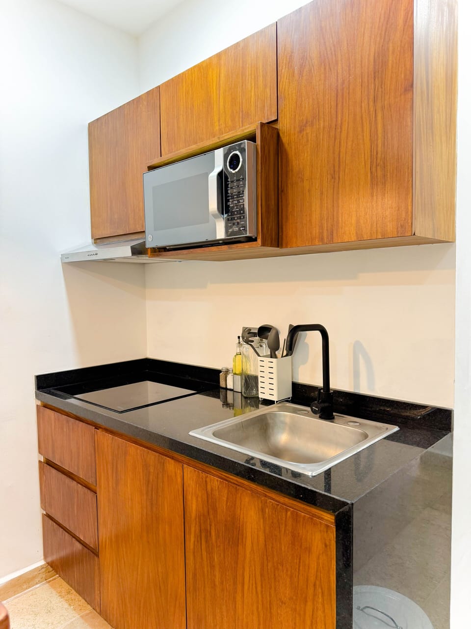Comfort Apartment | Private kitchen | Microwave, coffee/tea maker, blender, griddle