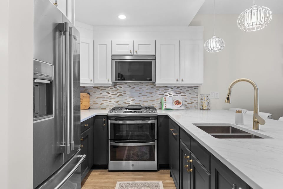 Gas Stove, Double oven, Microwave, Fridge with Icemaker and water in door