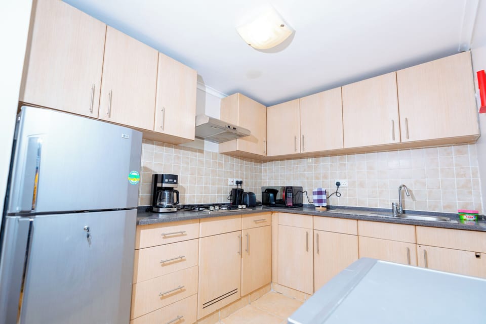 Full-size fridge, microwave, stovetop, electric kettle