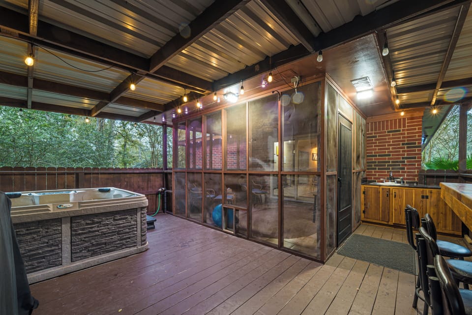 Indoor spa tub