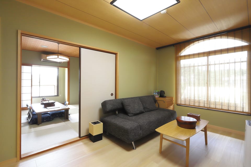 Deluxe Quadruple Room | Living area
