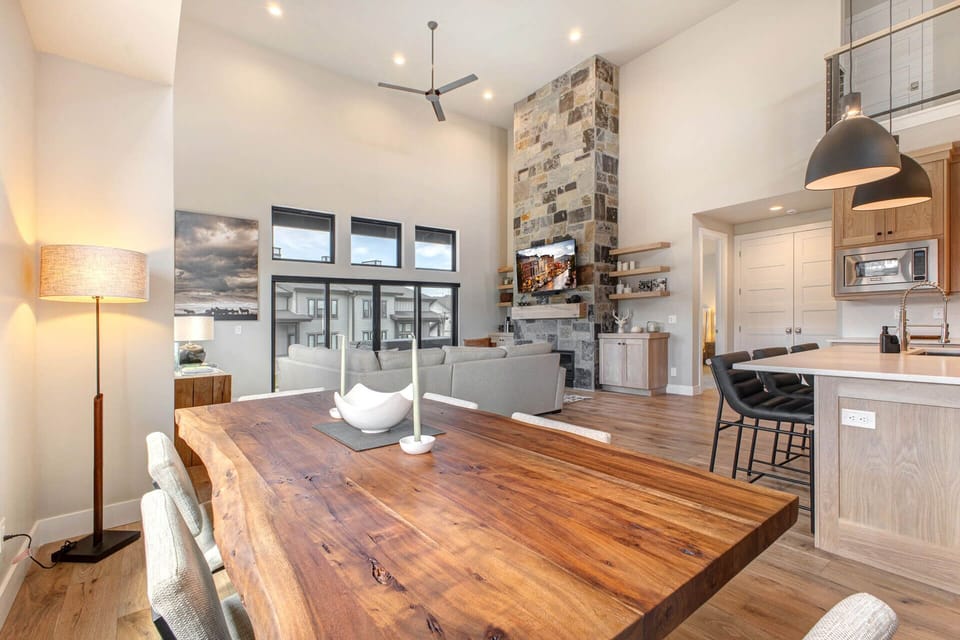 Mayflower Lakeside 1032 by Moose Management
