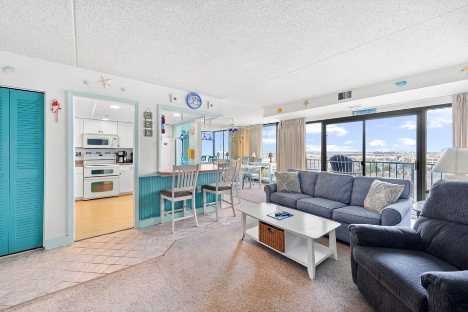 Floor to Ceiling Windows all throughout the Living Area provide Fantastic Natural Sunlight and Amazing Views!