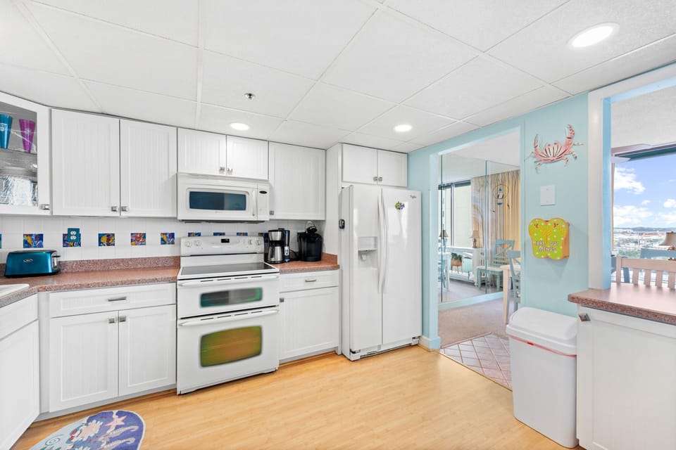 Cooking in this Fully Stocked Kitchen will be an Ocean's Breeze!