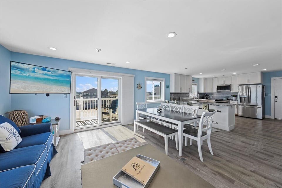 So much room for family game nights!