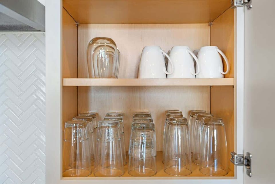 Drink-ware cabinet