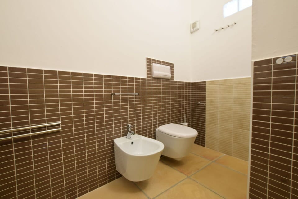 Autumn, Bathroom, Spring, Summer