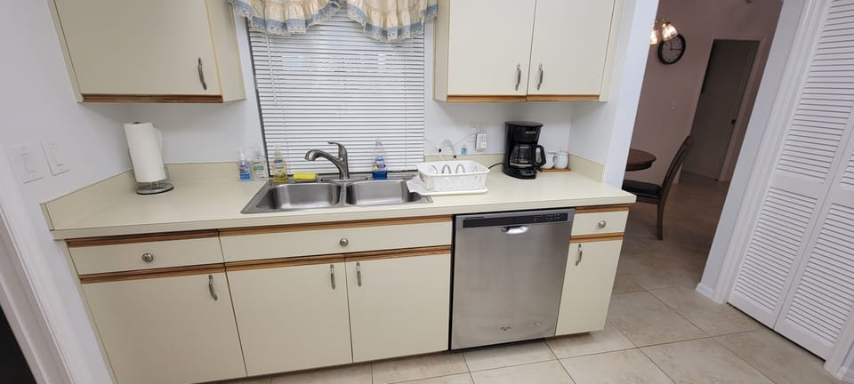 Kitchen - Picture 2