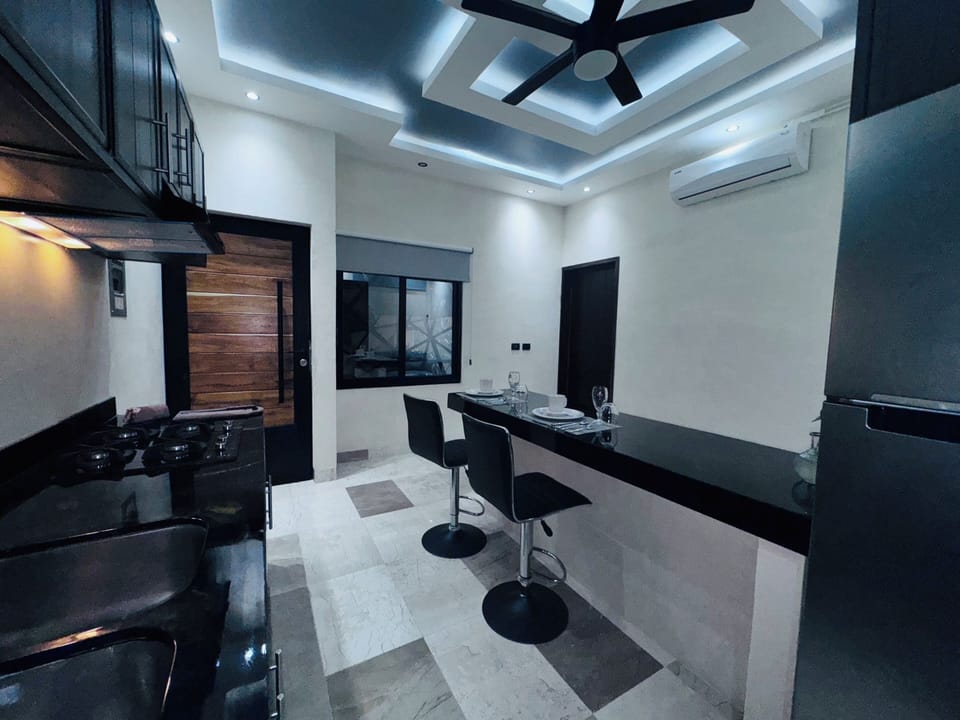Junior Double Room, 1 Queen Bed | Private kitchen | Reusable coffee/tea filters