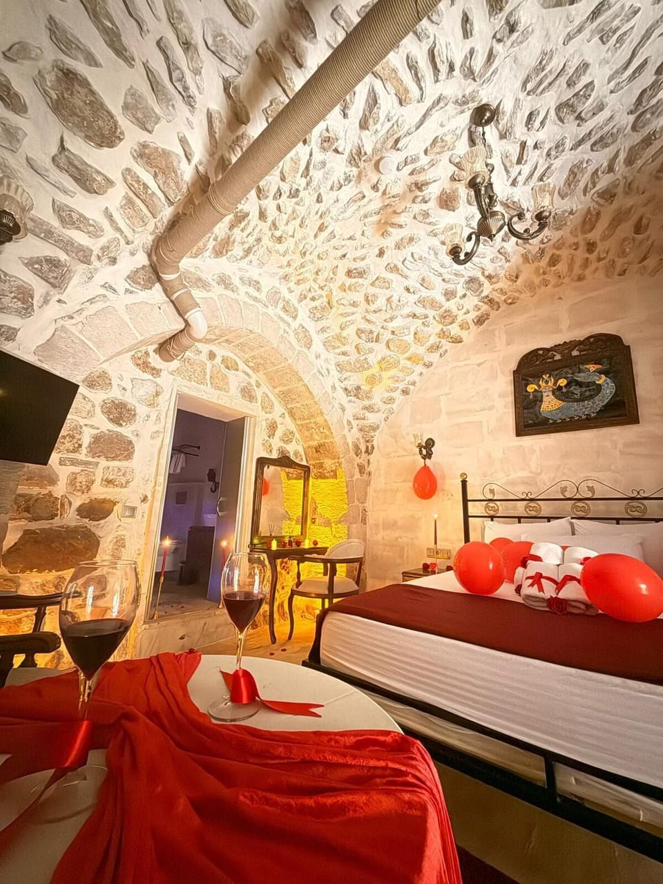 Suite Room with Jacuzzi | In-room safe, individually furnished, desk, blackout drapes