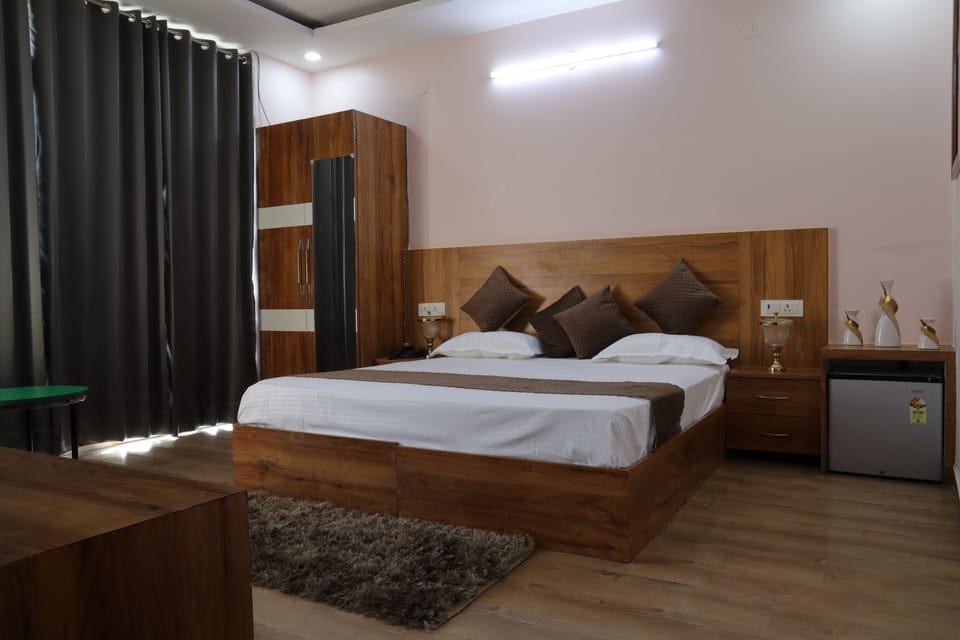Laptop workspace, rollaway beds, free WiFi, bed sheets