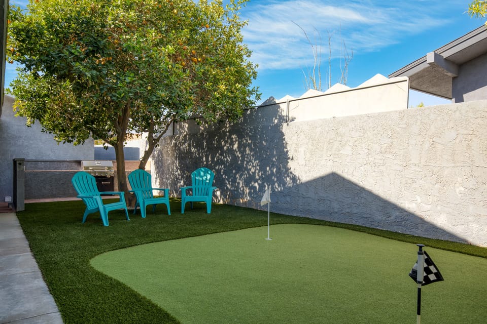 Putting green on the side!