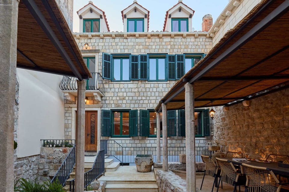Villa (5 Bedrooms) | Balcony