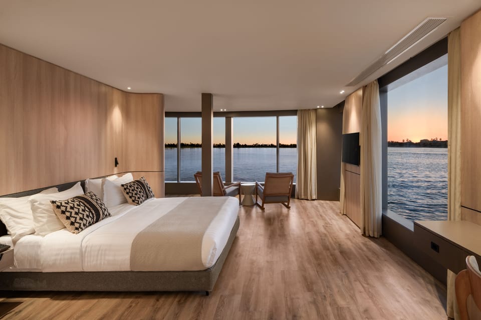 Royal Suite | Free minibar items, in-room safe, blackout drapes, free WiFi