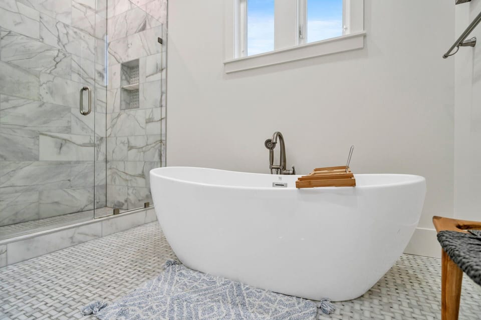 Upstairs Master Ensuite Bath