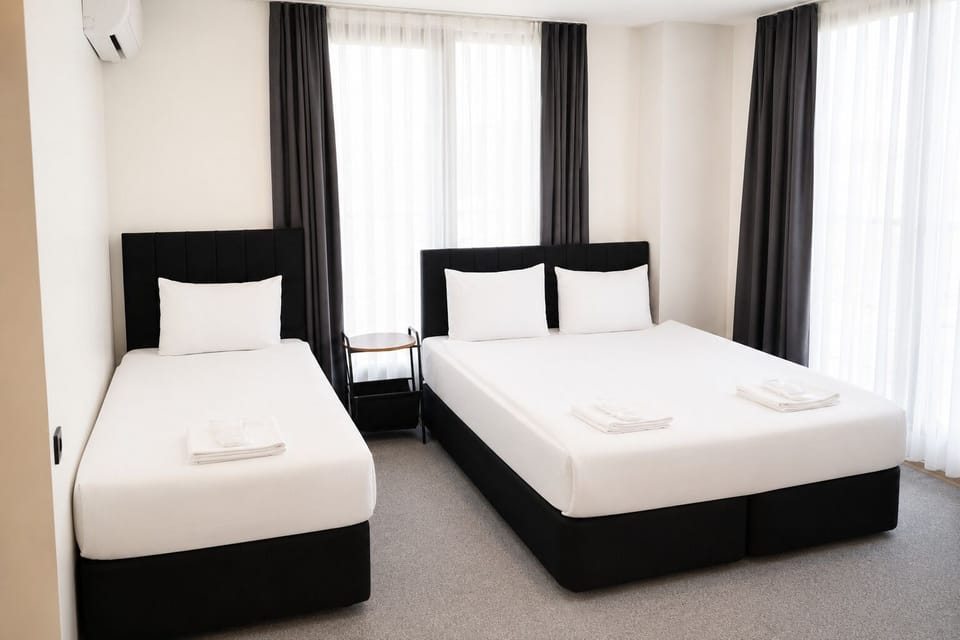 Deluxe Quadruple Room | Egyptian cotton sheets, premium bedding, minibar, desk