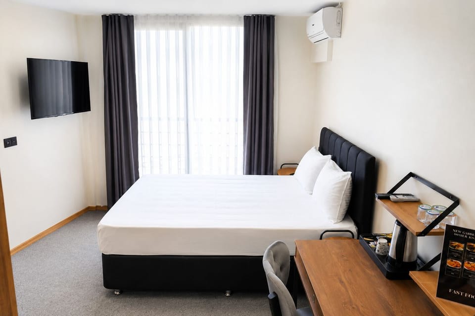 Deluxe Double or Twin Room | Egyptian cotton sheets, premium bedding, minibar, desk