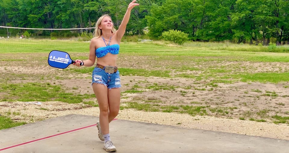 Comanche Hideout - A private riverside pickleball court for lots of fun!!!