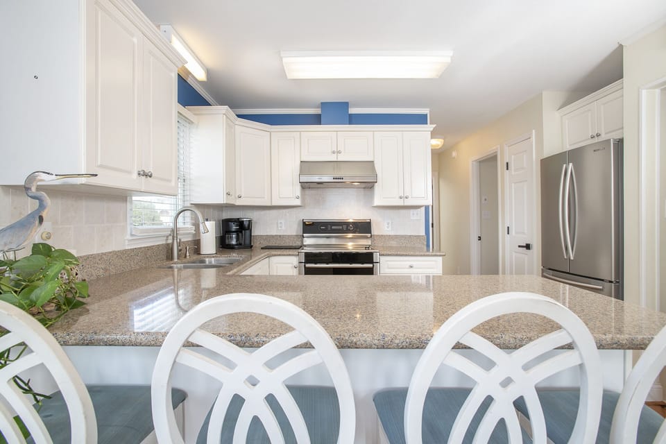 Kitchen w/ Bar Seating