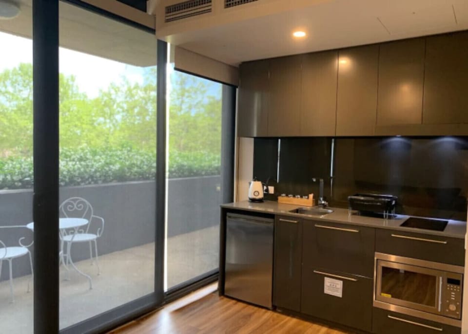 You will surely get motivated on preparing meals with this purely clean and fully equipped kitchen.