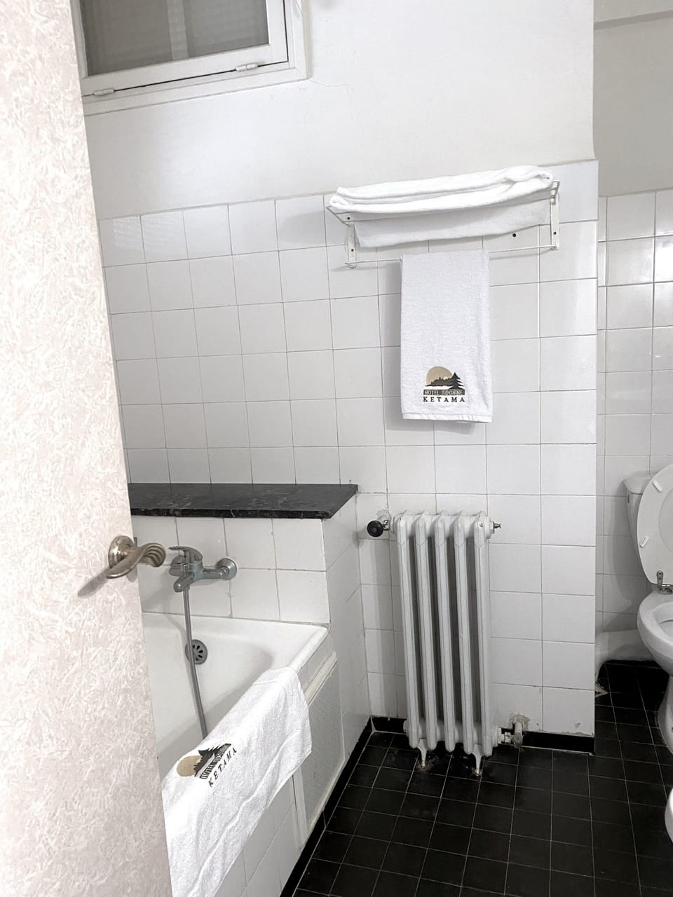 Suite | Minibar, in-room safe, desk, blackout drapes