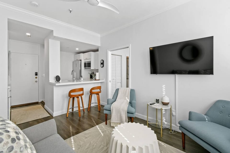 Living Area. Large, Fully stocked kitchenette. 2 seater bar counter
