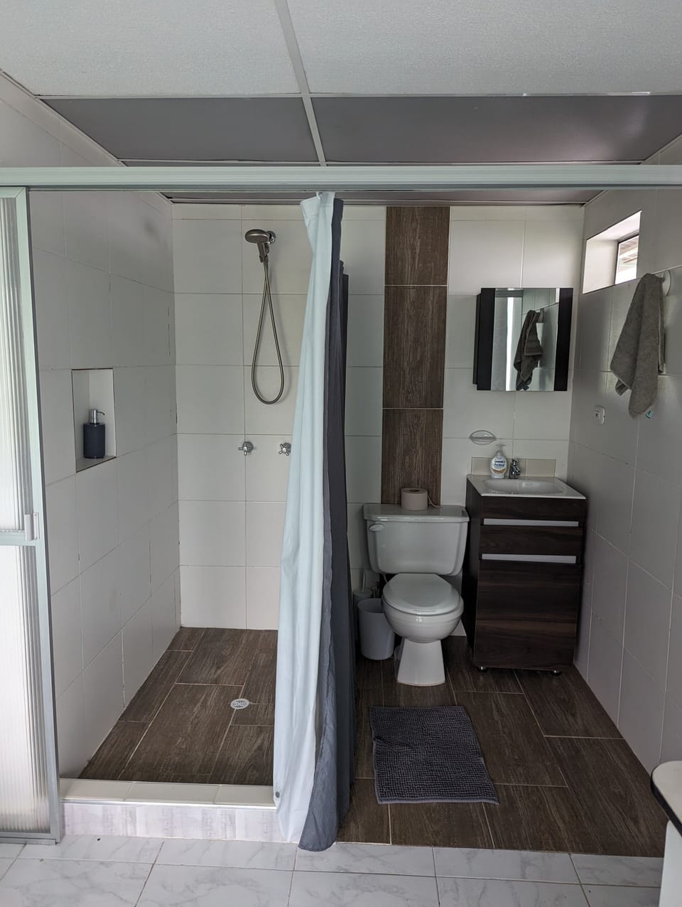 Deluxe Room | Bathroom