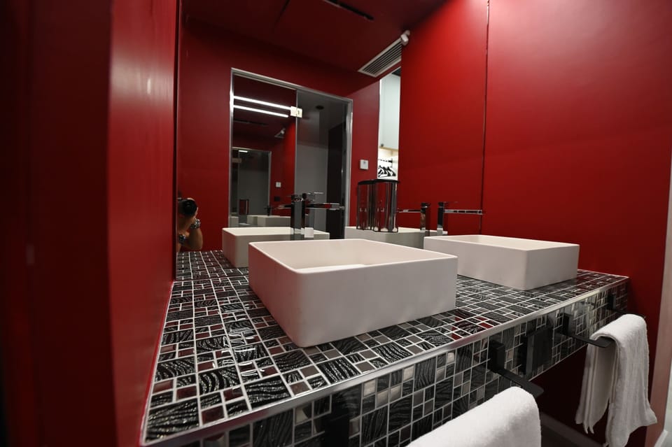 Bathroom sink