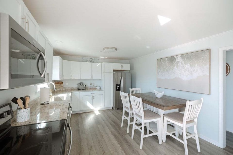 Gather around the dining table for home‑cooked meals, board games, or planning your Surf City adventures.
