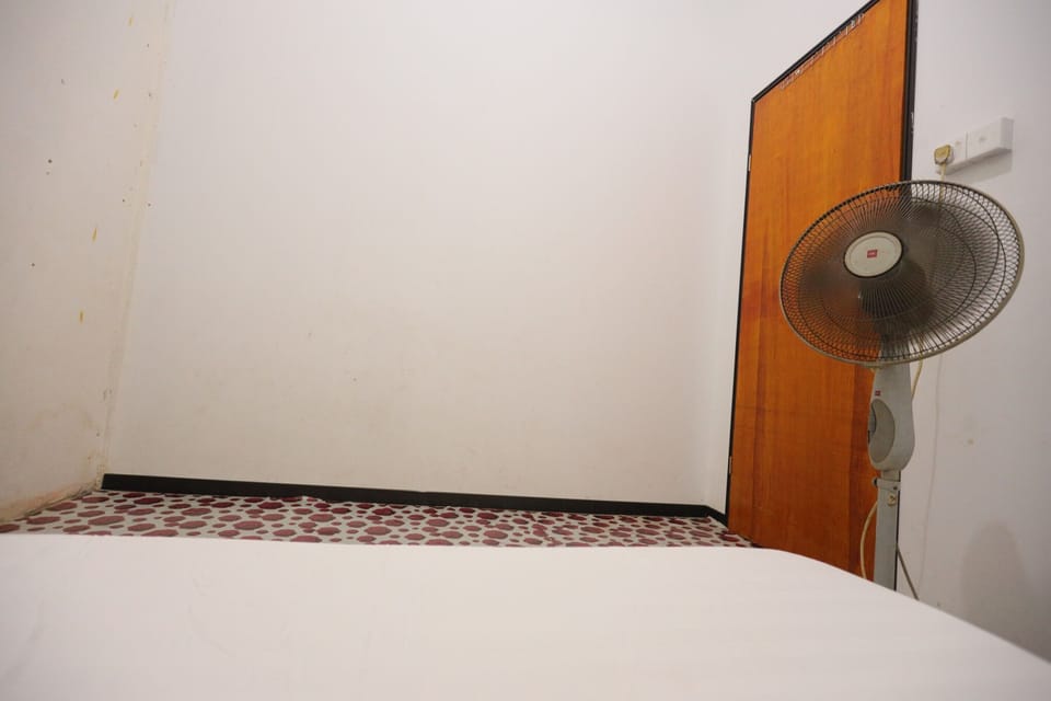 Basic Double Room | WiFi (free), bed sheets
