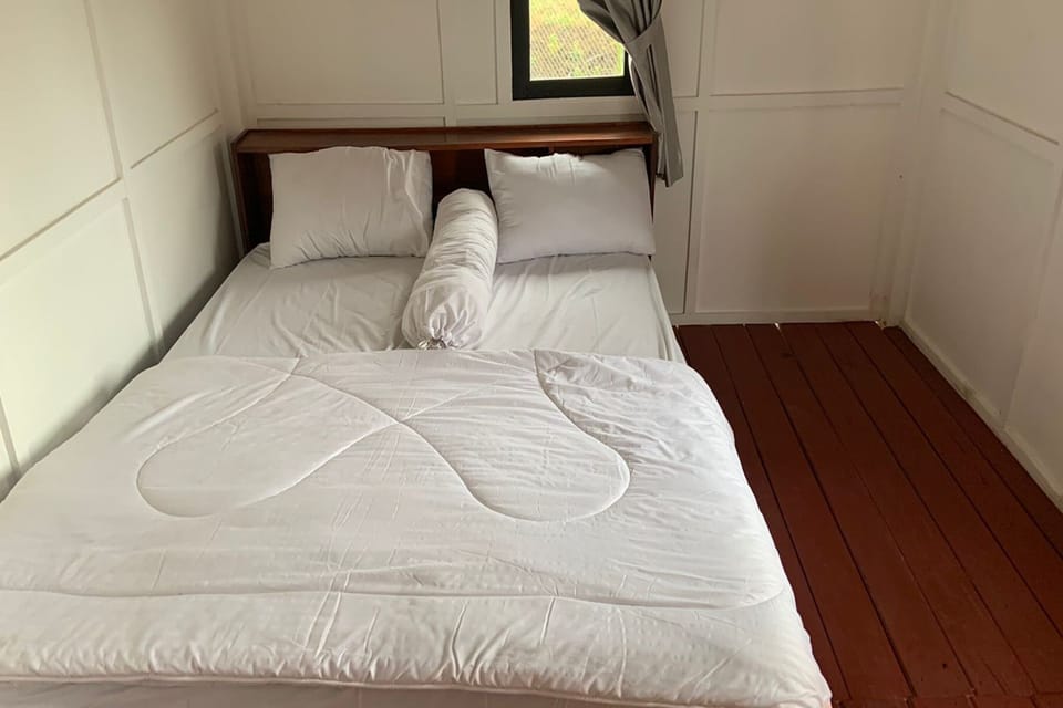 Standard Double Room | Desk, free WiFi, bed sheets