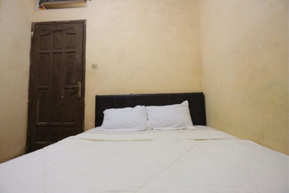 Basic Double Room | Desk, WiFi (free), bed sheets
