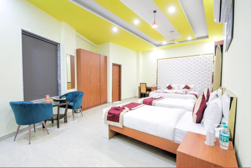 Twin Room | Premium bedding, memory foam beds, desk, laptop workspace