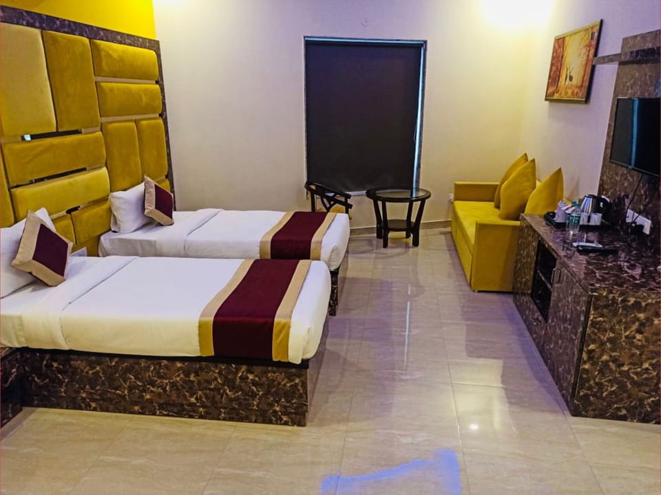 Deluxe Twin Room, 1 Bedroom, Club Lounge Access | Premium bedding, memory foam beds, minibar, desk