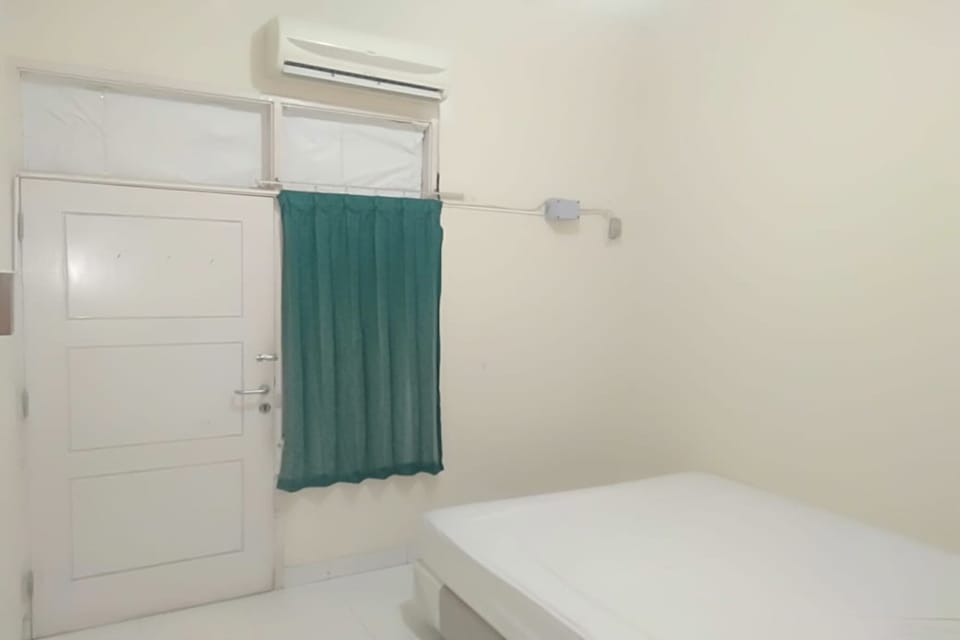 Basic Double Room | Desk, laptop workspace, WiFi (free), bed sheets