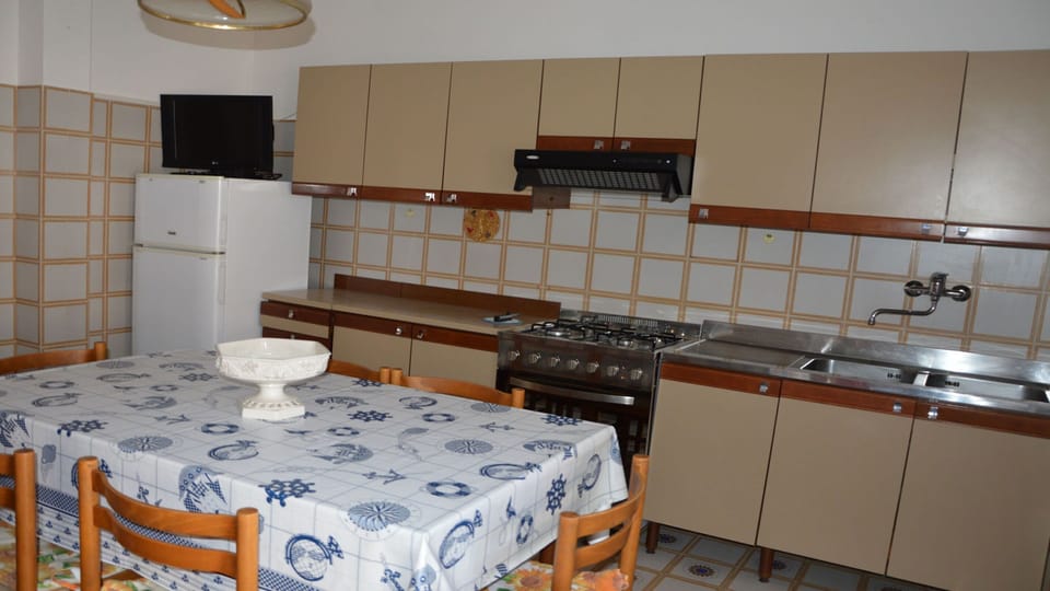 Apartment, 3 Bedrooms, Balcony, City View | Interior