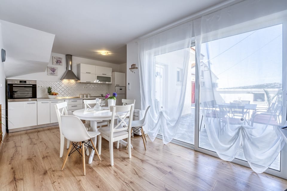 Family House, 4 Bedrooms, Microwave, Mountainside (Pool House Edita) | Dining
