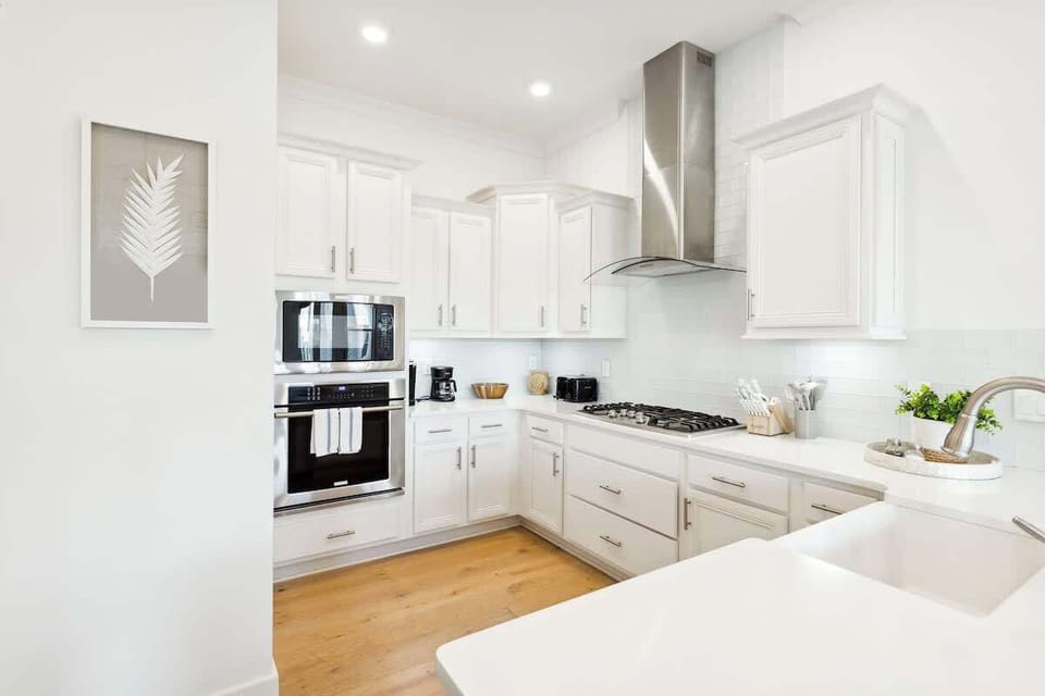 Enjoy the gourmet kitchen!