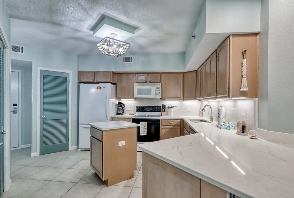 Summer House unit 806B, Orange Beach Alabama. Managed by Island Rentals.