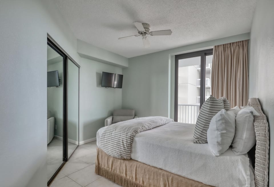 Summer House unit 806B, Orange Beach Alabama. Managed by Island Rentals.