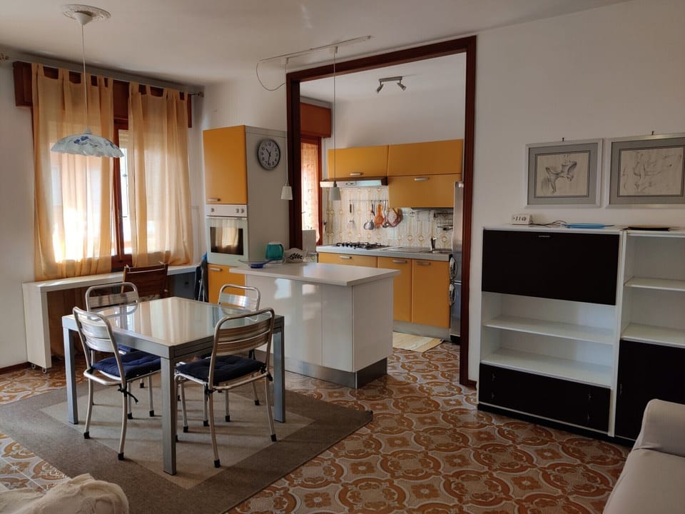 Apartment, 2 Bedrooms, Balcony, City View | Interior