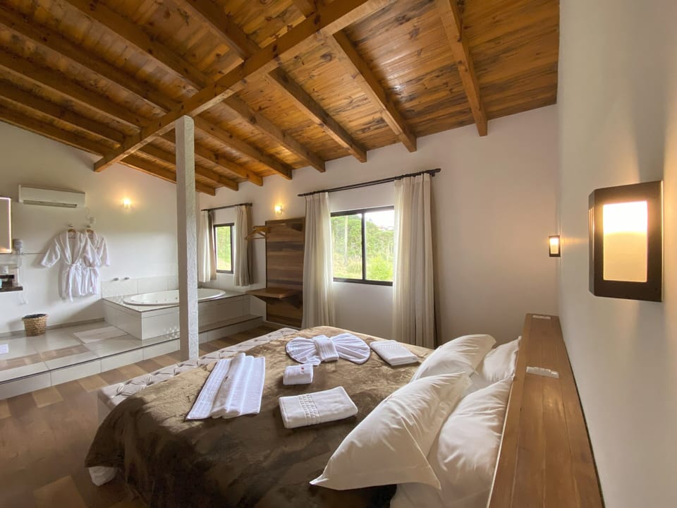 Deluxe Studio Suite | Premium bedding, free WiFi, bed sheets