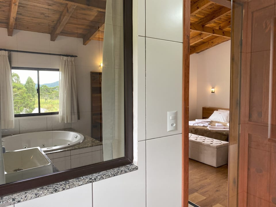 Deluxe Studio Suite | Premium bedding, free WiFi, bed sheets