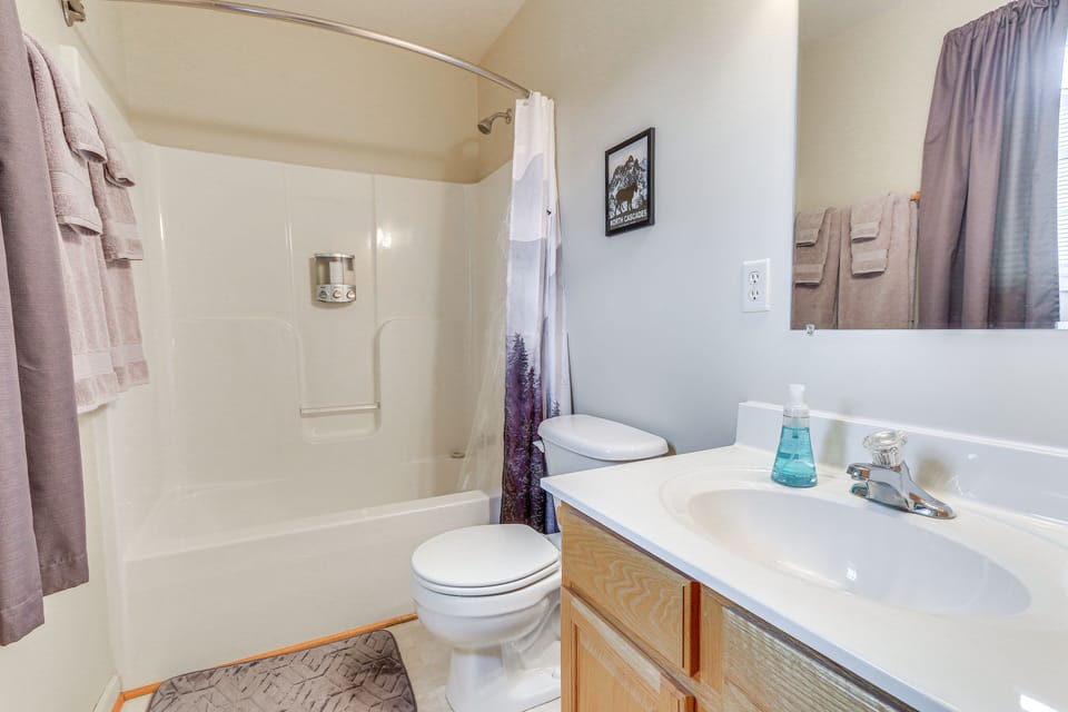 Bathroom | Complimentary Toiletries | Towels Provided