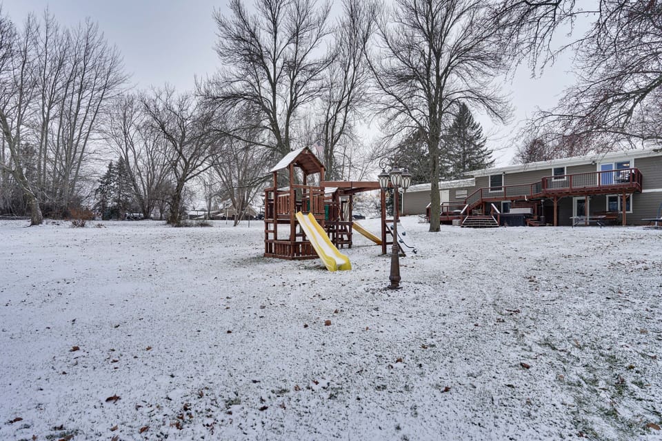 Shared Yard Area & Playground