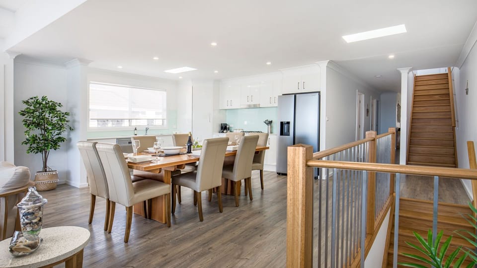Latitude South Coast - jervis bay accommodation dining room