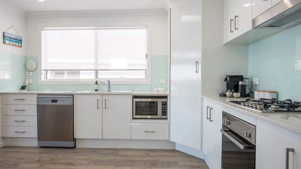 Latitude South Coast - jervis bay accommodation full kitchen with oven, stove and dishwasher